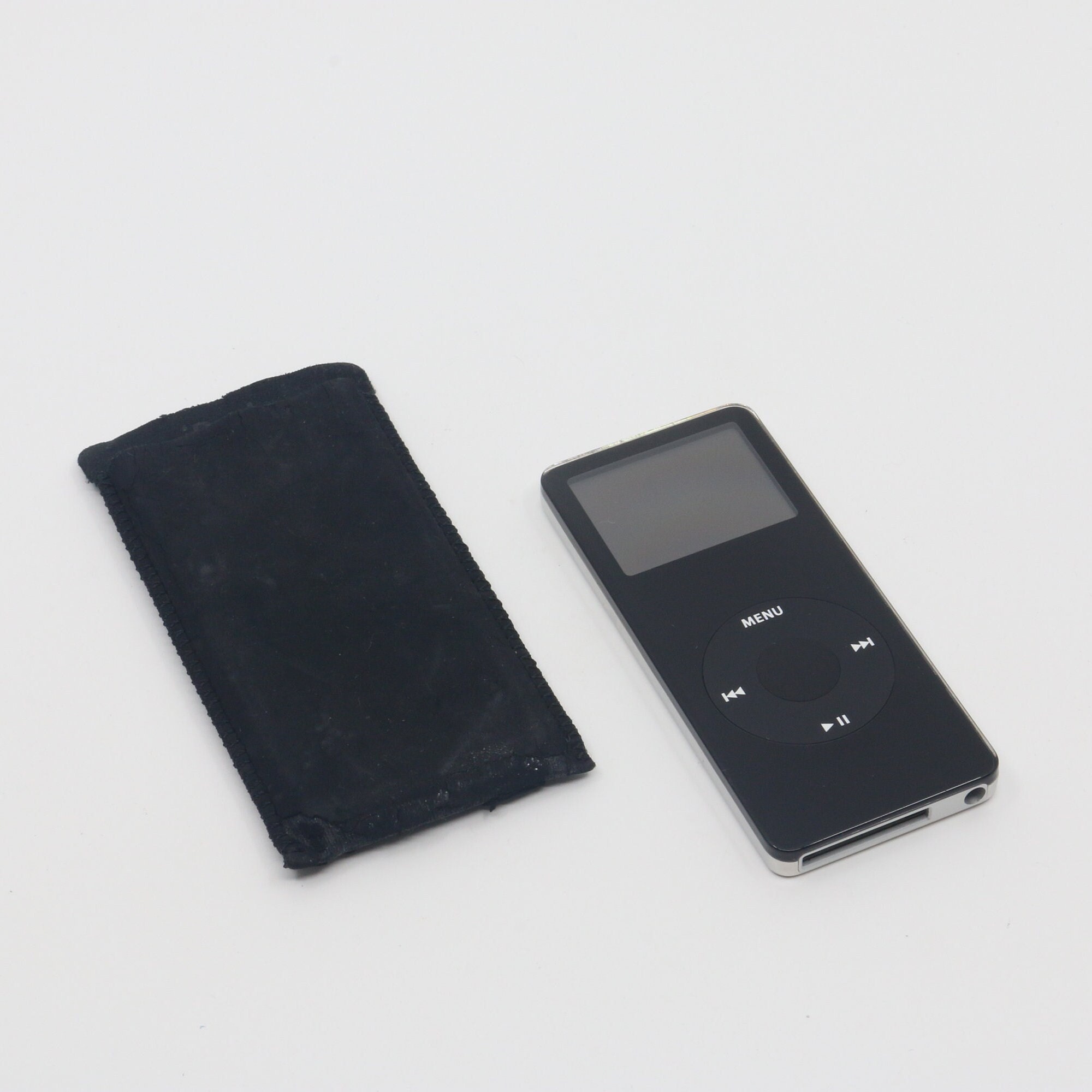 Ipod Nano 1 Gen 1GB With Original Case UNTESTED but