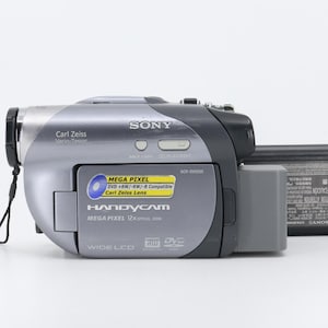 Sony Handycam DCR-DVD205 Caméscope DVD avec batterie et chargeur (adaptateur secteur américain ou européen)