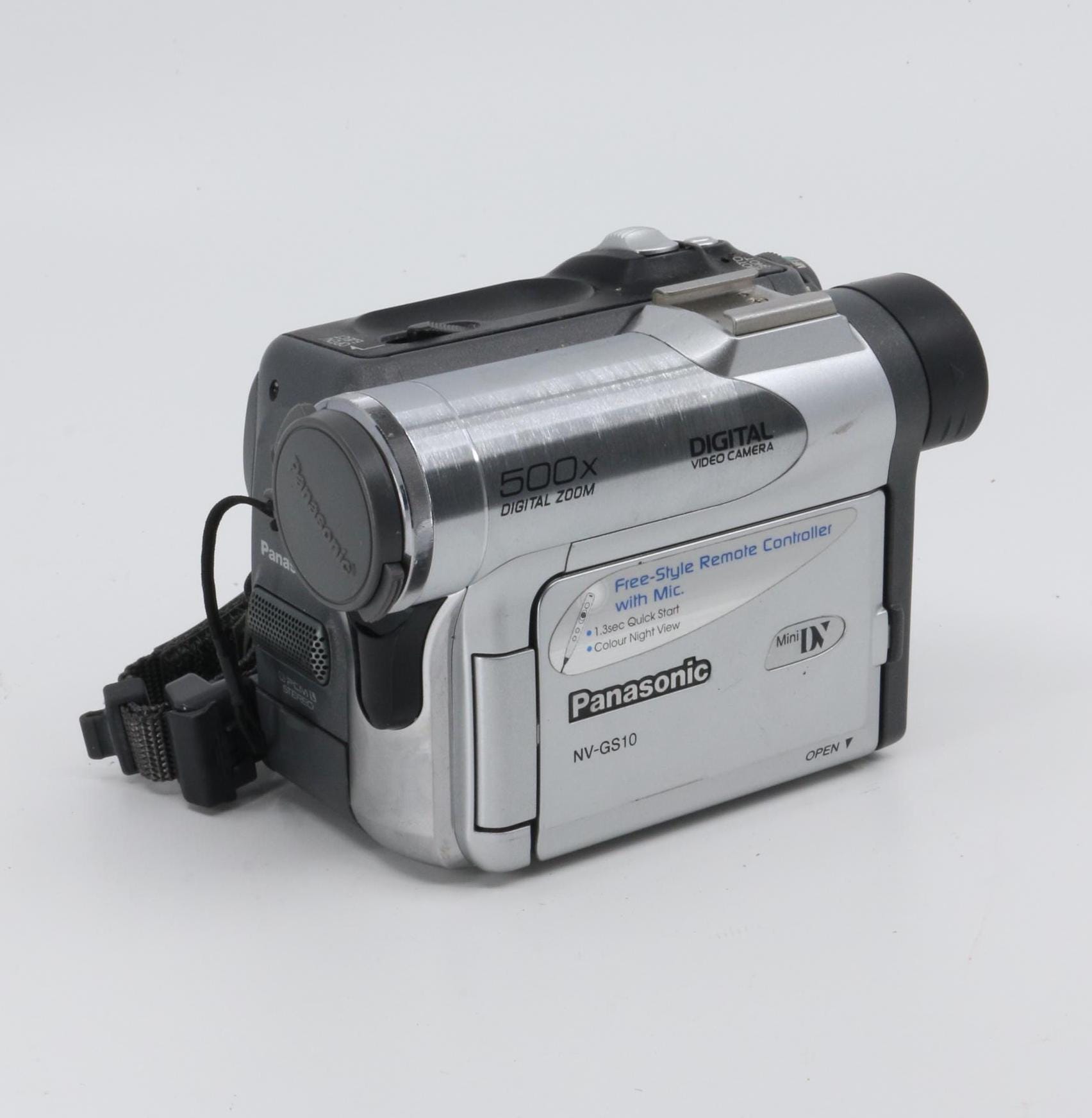 miniDVのダビングに Panasonic ビデオカメラ NV-GS50 02