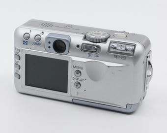 【動作確認済み】 Canon PowerShot S45 シルバー Canon PowerShot S45 4-megapixel digital camera at Crutchfield