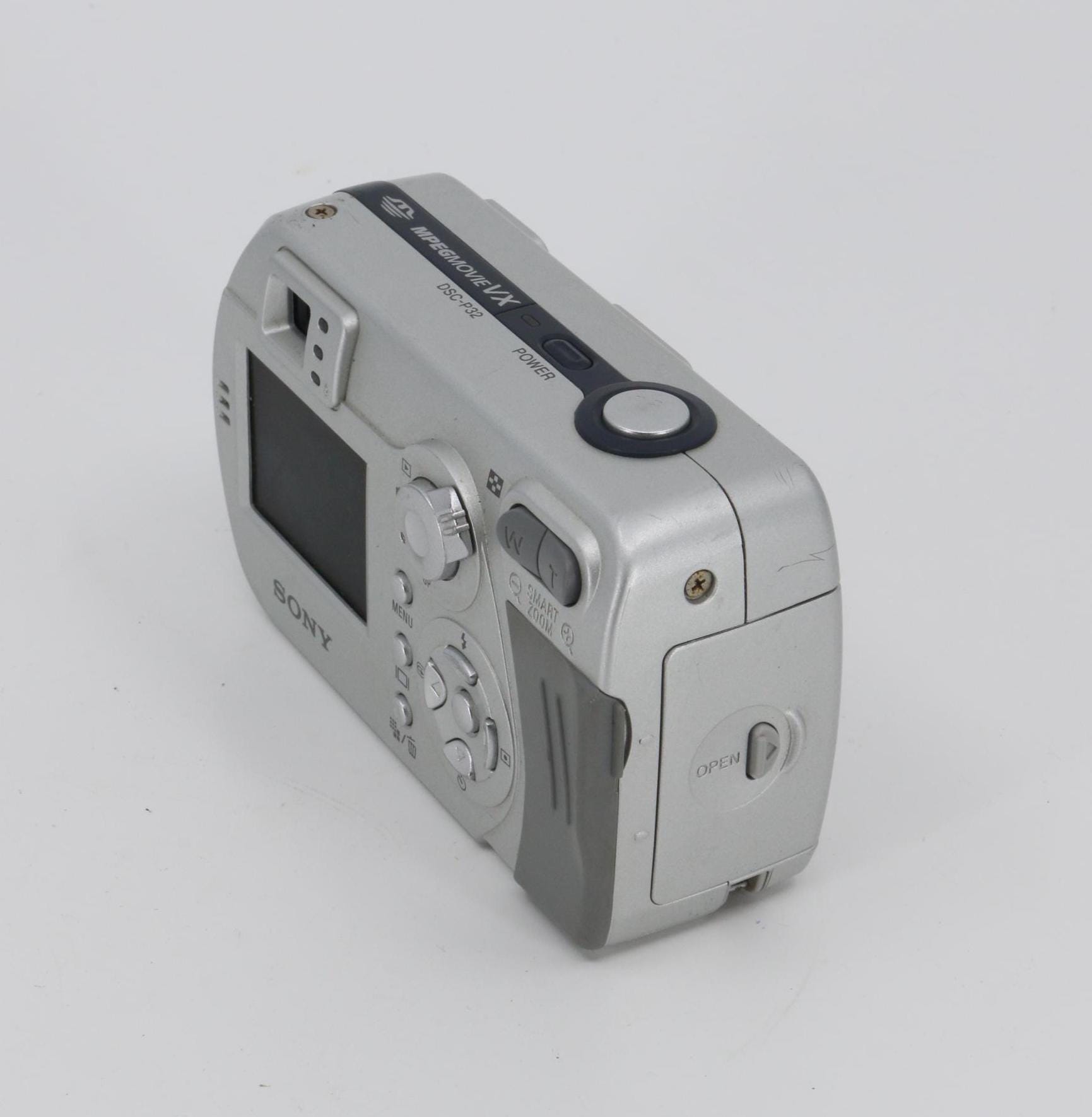 【美品】SONY Cyber-shot DSC-P32 動作品 単三電池駆動 Sony Cyber-shot DSC-P32 3.2MB AA Battery Powered Digital Camera