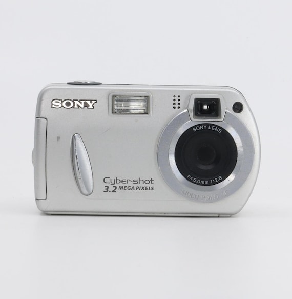 【美品】SONY Cyber-shot DSC-P32 動作品 単三電池駆動 Sony Cyber-shot DSC-P32 3.2MB AA Battery Powered Digital Camera
