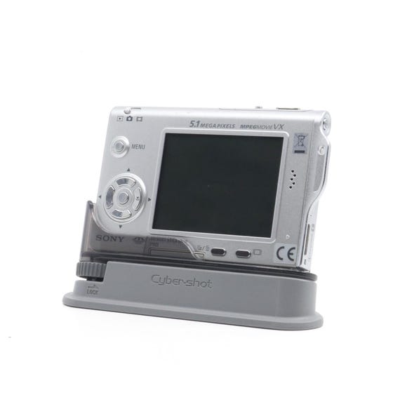 Sony Cyber-shot DSC-T7 Digital Camera Set (charger With European