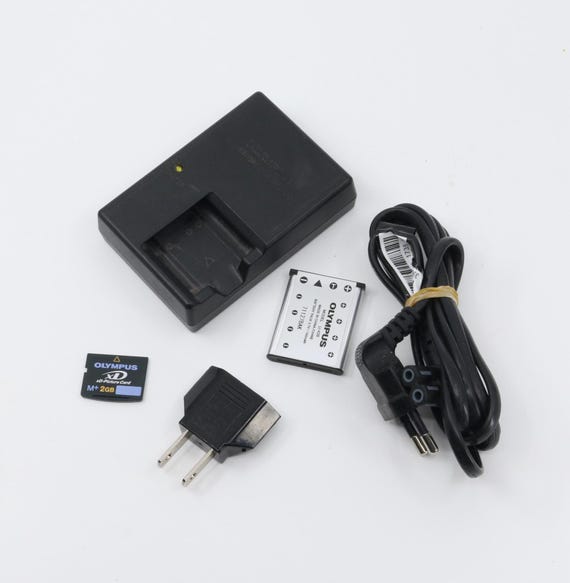SET Olympus Fe-3010 + XD Memory Card, Charger, Case, Strap