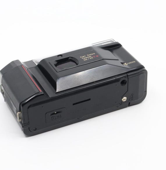 READ Yashica Kyocera T2 Carl Zeiss Tessar 35mm Film Camera (READ