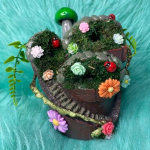 Handmodellierter Blumentopf / Elfentopf / Spinnengehege/-deko - handgefertigte Magie für Deinen Webwelpen