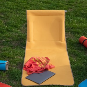 Lettino prendisole in legno regolabile e pieghevole giallo, lettino prendisole pieghevole leggero con schienale, sedia da spiaggia leggera, sedia da campeggio per esterni immagine 1