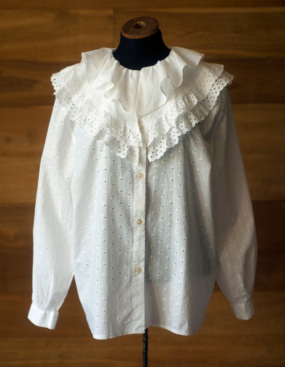 White vintage Austrian blouse with lace for women… - image 1
