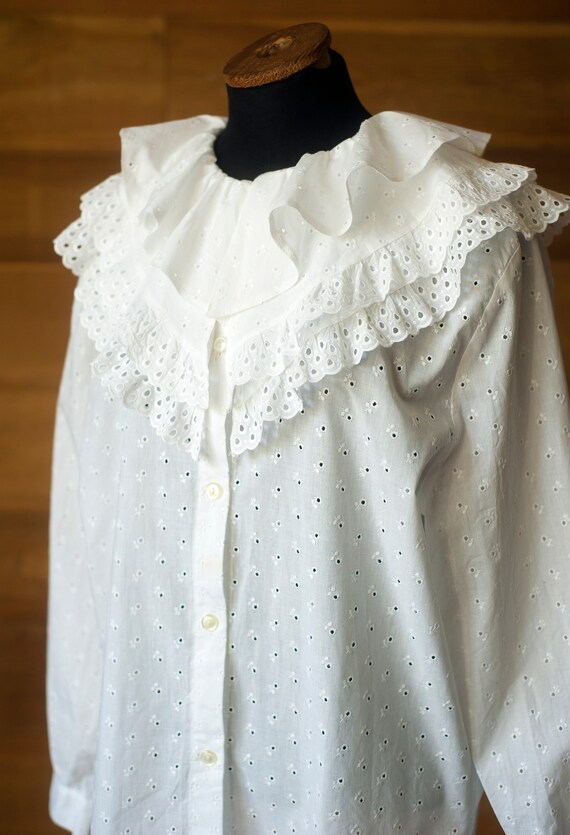 White vintage Austrian blouse with lace for women… - image 3