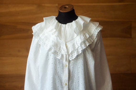 White vintage Austrian blouse with lace for women… - image 2