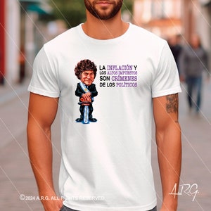 May include: White t-shirt featuring a cartoon illustration of a man holding a chainsaw. The text on the shirt reads "LA INFLACIÓN Y LOS ALTOS IMPUESTOS SON CRÍMENES DE LOS POLÍTICOS".