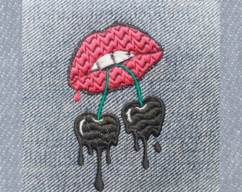 Bouche avec un motif de broderie cerises Lèvres broderie machine Fichier de broderie baiser Bouche tenant le motif de broderie baies dégoulinant