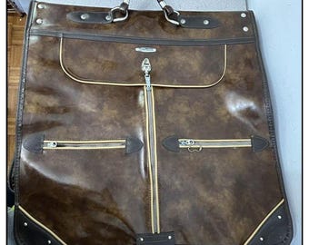 Torba na ubrania w stylu vintage, bagaż podręczny, brązowy lakierowany winyl w stylu retro z lat 70.