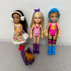 Muñecas Barbie Chelsea vintage de Mattel (lote de 3) con ropa, zapatos y accesorios.