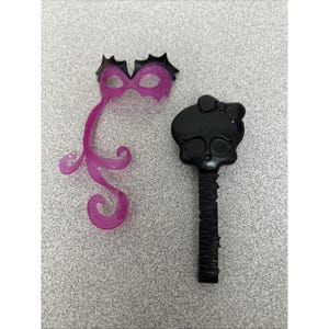 Poupée Monster High Draculaura Ghouls Rule Masque de mascarade rose noir et pinceau