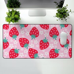 Strawberry Daisy Desk Mat – Cottagecore Desk Mat, Retro Desk Mat, Gift for Daisy Lovers, Gaming Mouse Pad, Cute Desk Accessory