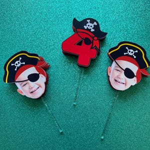 Décorations pour cupcakes sur le thème des pirates - 2D, 3D ou photo - Lot de 12 - Décoration de fête d&#39;anniversaire, Articles de fête de pirate