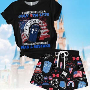 Completo t-shirt e pantaloncini del 4 luglio di Doctor Who, pigiama della Police Box America, pigiama del Tardis di Doctor Who, abbigliamento da casa rosso, bianco e blu.