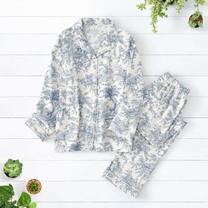 Toile De Jouy Pajama Set Women, Blue White Vintage Pajamas, Button Up Long Sleeve Sleepwear, Classic Elegant Nightwear