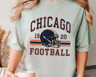 Camiseta Chicago Football Comfort Colors, estilo retro con casco americano para el día del partido.
