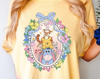 Camisa de espejo Coquette de Winnie the Pooh, colores cómodos, camisa de Disney Pooh y sus amigos, camisa de Pooh con lazo Coquette, camisa de Pooh con oso floral