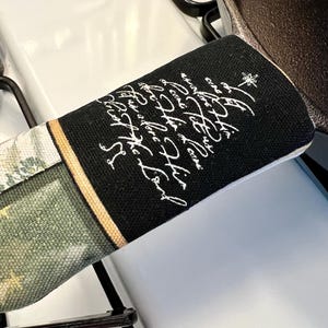 Insulated Cast Iron Handle Cover: Christmas Kitchen Decor