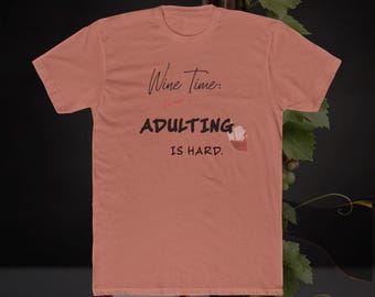 Camiseta "Tiempo de Vino: Ser Adulto Es Difícil", divertida cita sobre el vino, regalo para amantes del vino, ropa atrevida para Tiempo de Vino, camiseta con cita sarcástica sobre el vino, regalo de bar.