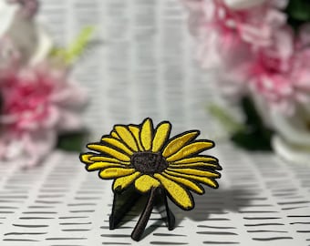 Daisy Patch • Embroidered Iron On Patch • Cute Patch • Daisy Flower Patch • Flower Patch