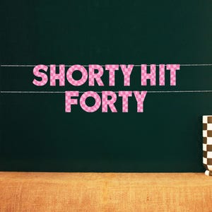 Shorty Hit Forty | Wavy Checkers Design | Funny Fortieth Birthday Party Photo Backdrop | 6 Color Options Matte Finish | 4” Party Sign