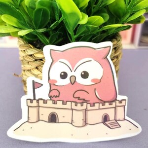 Momochan gebouw zandkasteel sticker holografische sticker zomerse vibes zomervakantie waterdichte sticker uil minnaar cadeau laptop sticker