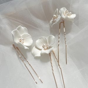 BRIDESMAID PORCELAIN Flowers Hair pin Set Bridal Clay Floral Hair clip Bride White Ceramic flower hair pin Bridesmaid Ceramic hair clip pins
