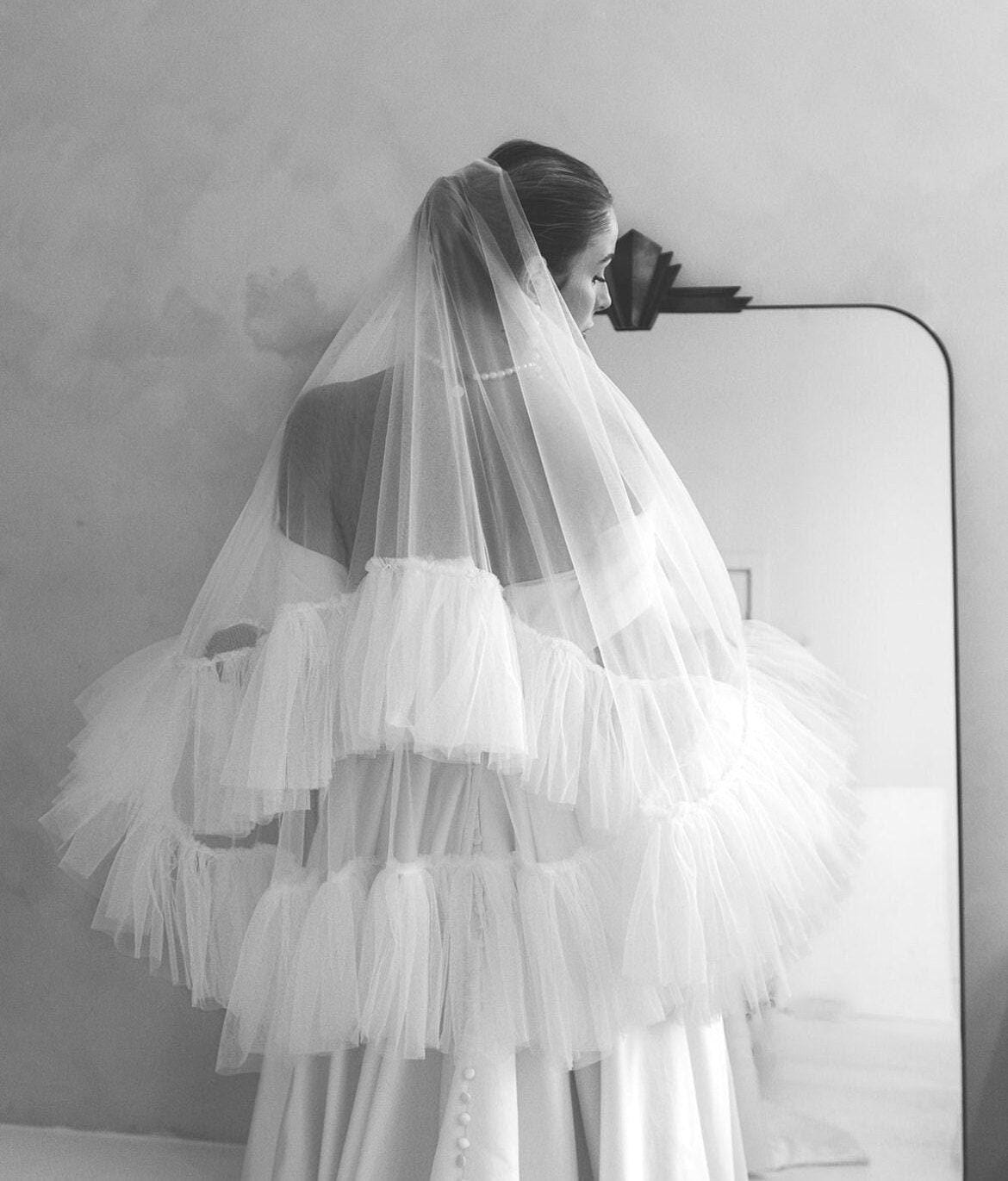 White Fingertip Ruffle Edge Wedding Veil With Blusher and Comb 2tiers Long Ruffle Bridal Veil With Blusher Ivory White With  main image 4
