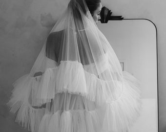 Modern Wedding Ruffle Veil| Bridal Minimalist Ivory Fingertip Veil| Bride Tulle ruffled edge Veil with Blusher| Ceremony 2T Layer Veil