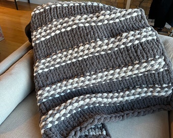 Chunky Knit Throw Blanket, Shades of Gray