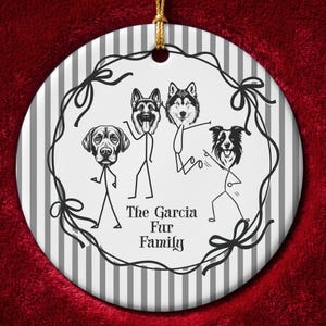 Personalisierter Weihnachtsbaumschmuck für Hundefamilien, Weihnachtsbaumschmuck für die ganze Familie mit Nachnamen, Weihnachtsbaumschmuck mit mehreren Hunden, Strichmännchen-Hunde, Geschenk für Hundemama