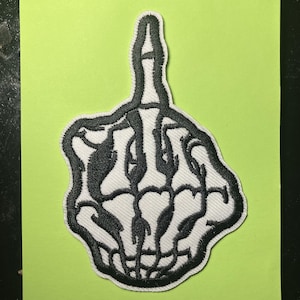 Patch de esqueleto dedo do meio, emblema gótico de mão de osso, patch termocolante de Halloween com humor negro, presente de humor negro, patch para jaqueta ou mochila punk