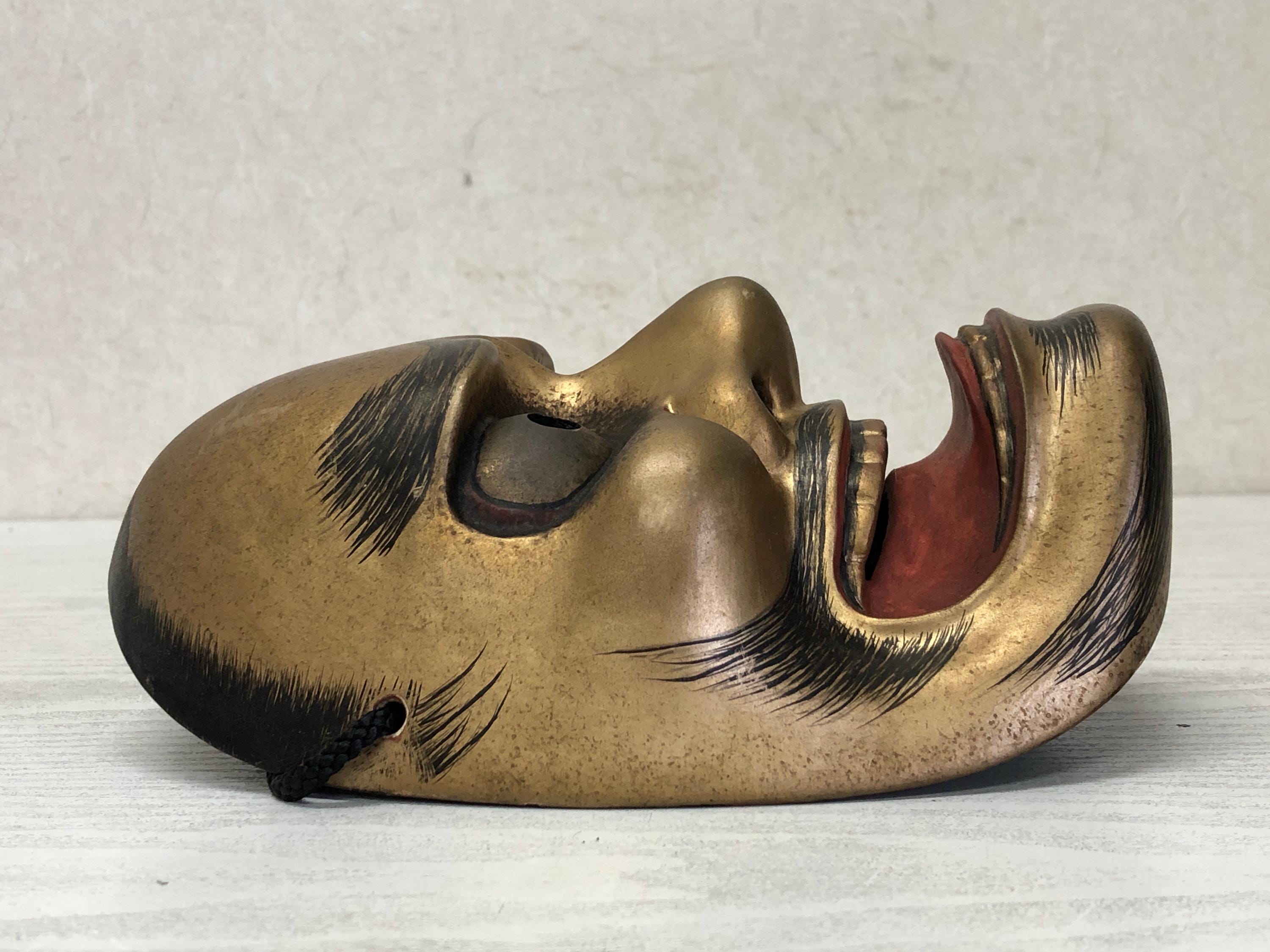 Y3594 能面 黒ひげ 木彫り サイン入り 日本製 アンティーク 縁起物