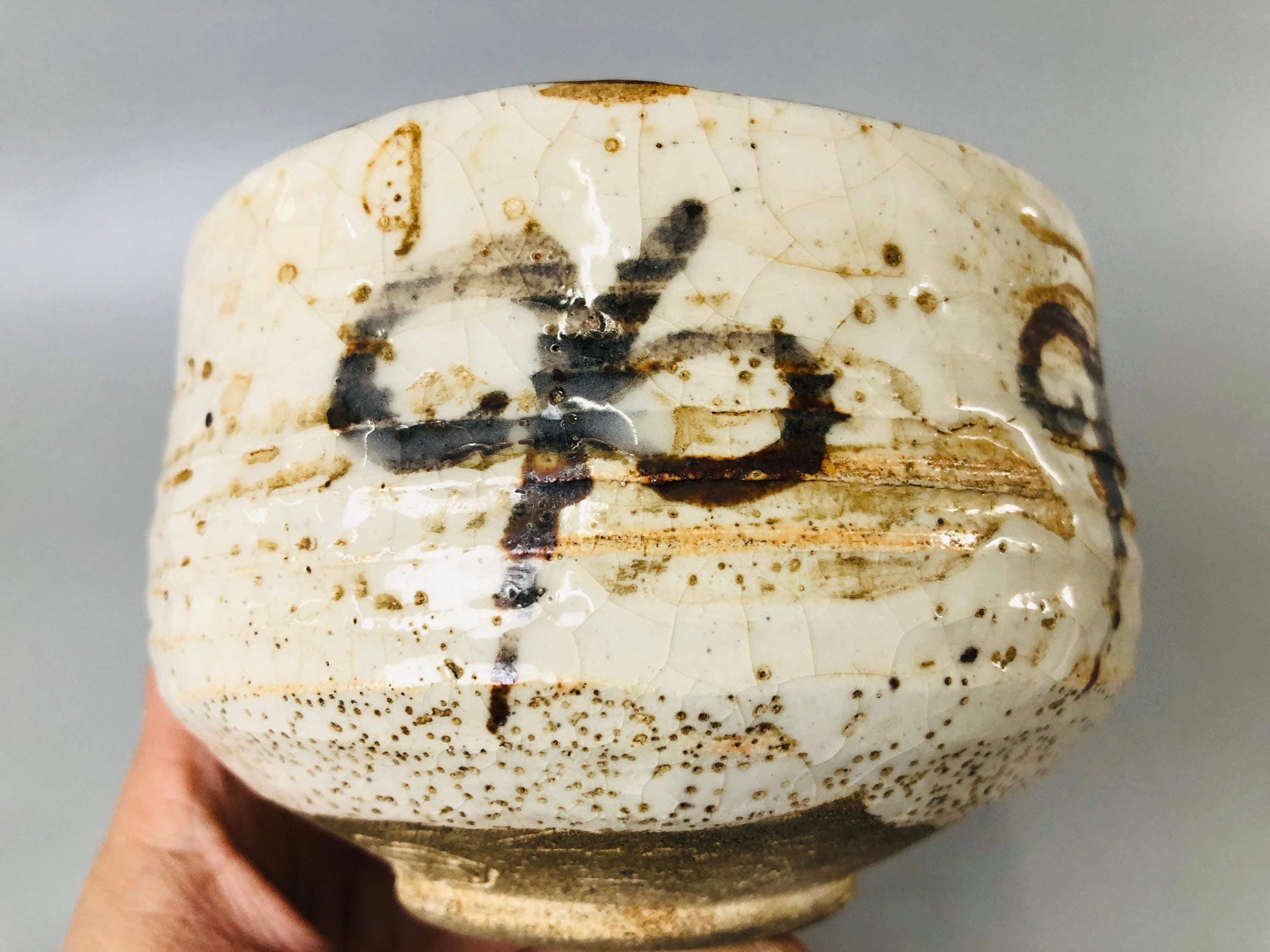 Y6907 [ビデオ] 茶碗 志野焼 銘入り箱入り 日本アンティーク 茶道 陶器