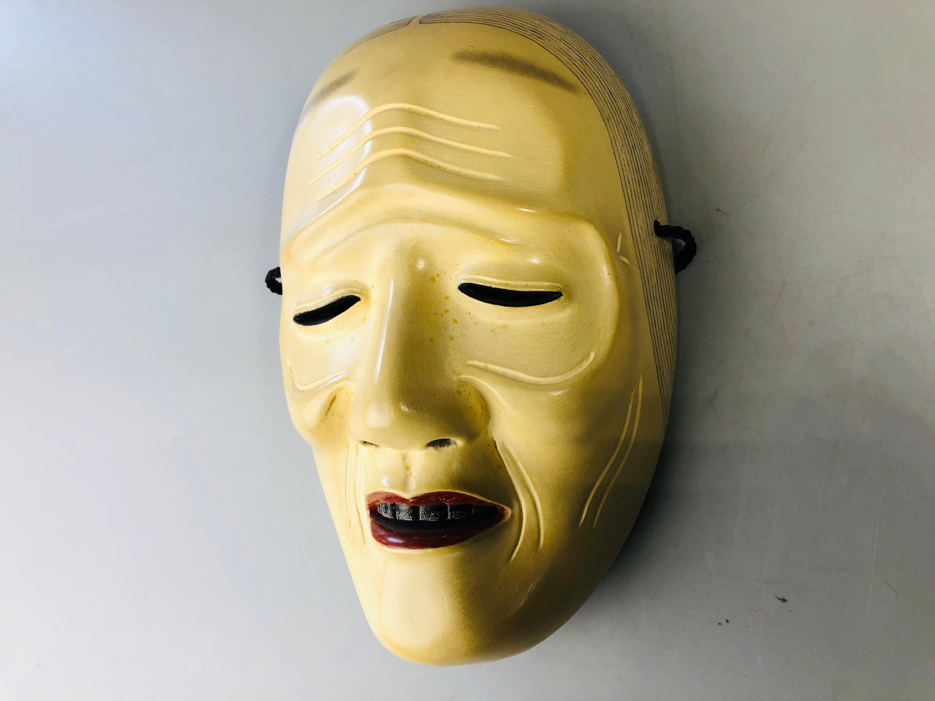 Y7118 能面 木彫り 署名入り 日本 アンティーク 伝統的 縁起物 舞踏劇