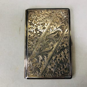 Y6545 [VIDEO] BOX Portasigarette in argento firmato motivo arabesco incisione Giappone antico