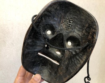 Y3594 能面 黒ひげ 木彫り サイン入り 日本製 アンティーク 縁起物