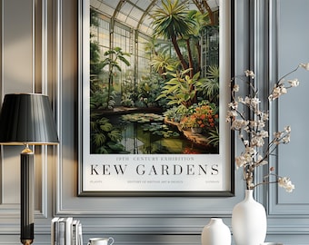 Puede incluir: Un cartel vintage que anuncia los Jardines de Kew, un jardín botánico en Londres, Inglaterra. El cartel presenta una ilustración colorida de un invernadero con vegetación exuberante y un estanque. El texto del cartel dice "19th Century Exhibition Kew Gardens Plants History of British Art & Design London."