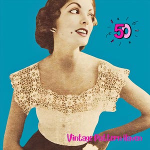 Op de afbeelding: Vintage afbeelding van een vrouw in een crèmekleurige kanten top. De afbeelding heeft een retro esthetiek met een blauwgroene achtergrond en het nummer "50" in roze. De tekst "Vintage Pattern Haven" staat onderaan.