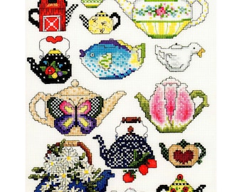Puede incluir: Patrones de punto de cruz con diseños de teteras de varios colores y diseños, incluyendo motivos florales, mariposas y geométricos. El texto "Vintage Pattern Haven" es visible en la parte superior.