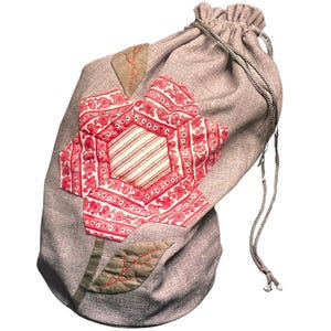 Vintage 1980s Patchwork Flower Duffle Bag Pattern PDF – Quilted Design, Drawstring Closure, Perfect for Toys, Laundry, or Sports Gear