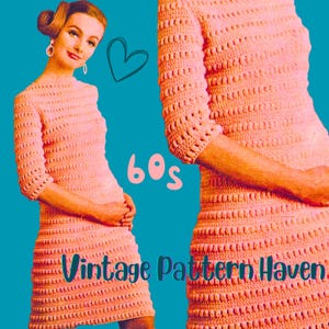 Puede incluir: Un patrón de vestido de crochet vintage de la década de 1960. El patrón presenta un vestido rosa con una puntada texturizada y una silueta ajustada. El texto "60s Vintage Pattern Haven" se muestra en la imagen.
