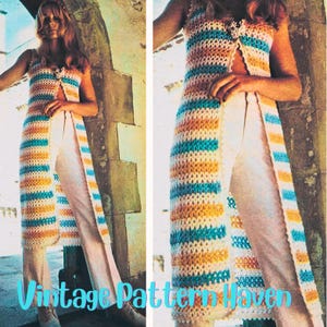 Può includere: Uno schema di uncinetto vintage per un lungo abito senza maniche con apertura frontale. L'abito è a righe arancioni, bianche e blu.