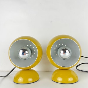Pair of Yellow Eyeball Space Age lamps from the 70s | Vintage adjustable Eyeball Desk Lamps