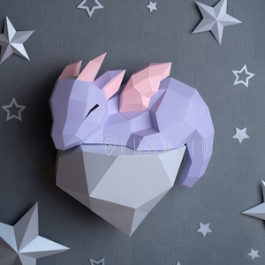 MODÈLE PDF Dragon sur un rocher : sculpture en papier 3D low poly en origami Papercraft Cadeau DIY Décoration pour la maison et le bureau motif animaux fait main