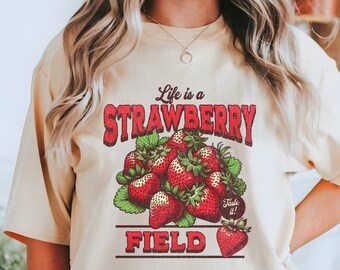 Vintage Strawberry Field Tee - Forever Cottegecore & Gobelincore Delight - Comfort Colors Strawberry Shirt – Summer Tee for Fruit Lovers